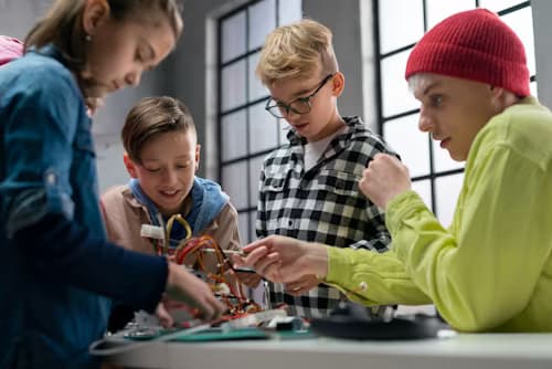 Hands-on indoor STEM and art activities at Curio Camps